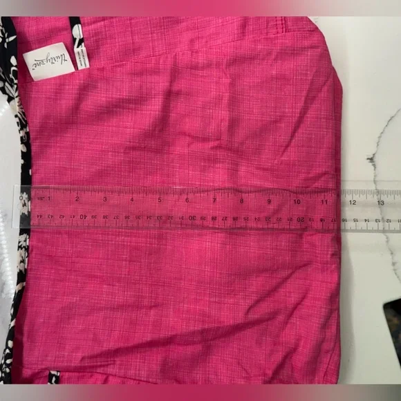 NWOT Thirty-One Vibrant Pink Tote/ Black Floral Crossbody Hobo REVERSIBLE Bag - Picture 8 of 11